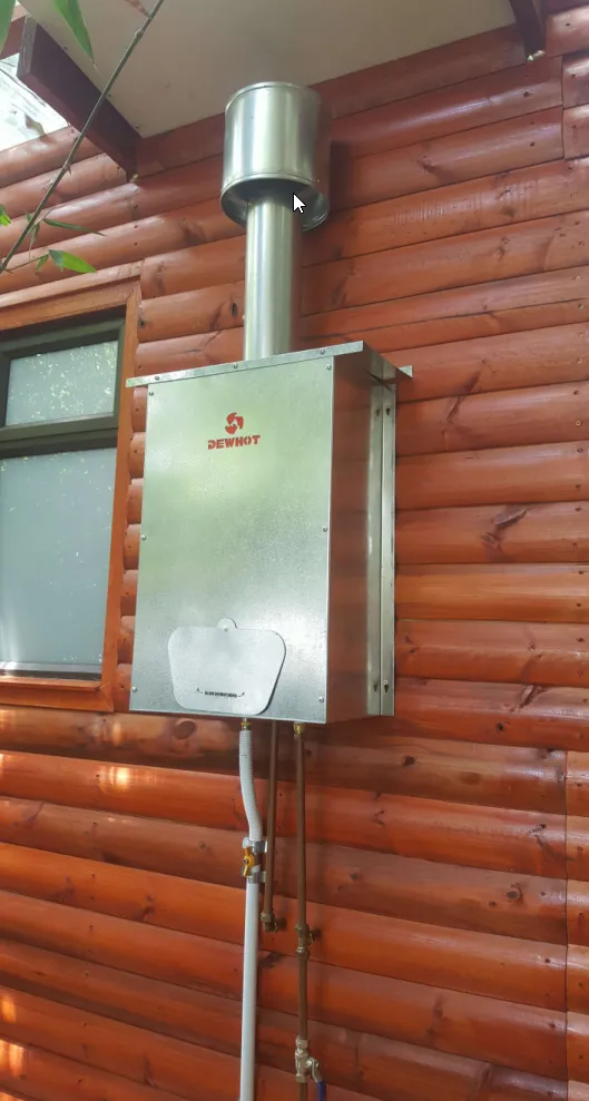 Geyser with Cover and Cycloidal Flue